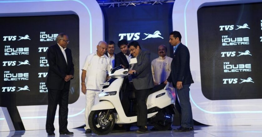 TVS iQube Electric e-scooter लॉन्च किया गया – 4.5kWh बैटरी के साथ Rs. 1.15 लाख में