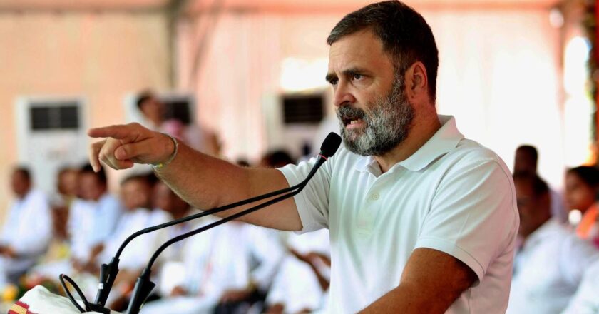 कांग्रेस फ़ील्ड्स राहुल गांधी फ्रॉम रे बरेली; किशोरी लाल शर्मा तो कांटेस्ट फ्रॉम अमेठी।
