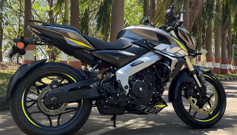 Bajaj Pulsar NS400Z in Pics: डिज़ाइन, फीचर्स और बहुत कुछ विस्तार से देखें।