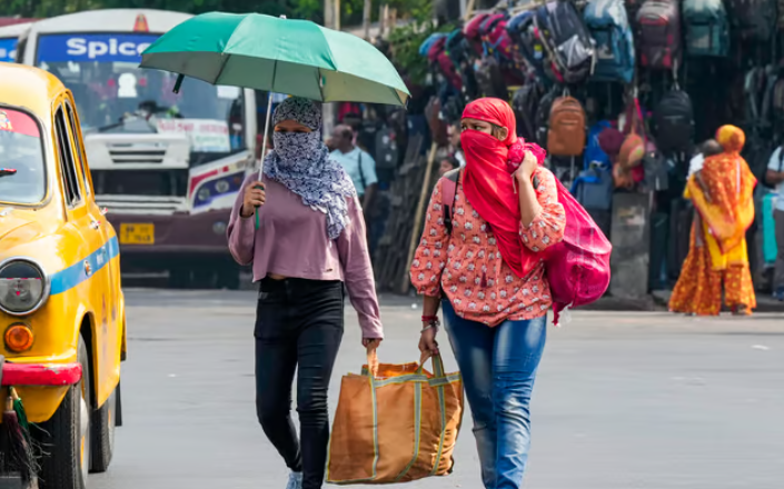 भारत में हीटवेव अलर्ट: जैसे ही तापमान 47 डिग्री तक पहुंचेगा, आईएमडी ने राज्यों में भीषण गर्मी की भविष्यवाणी की है।